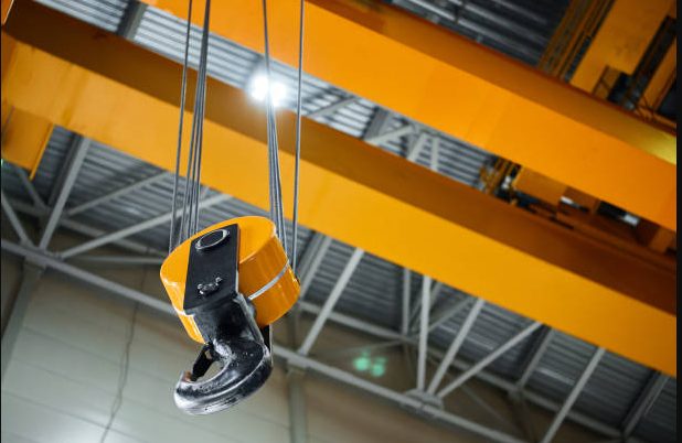 Perbedaan Antara Hoist Crane dan Overhead Crane: Pemahaman Dua Peralatan Pengangkat yang Umum Digunakan di Industri