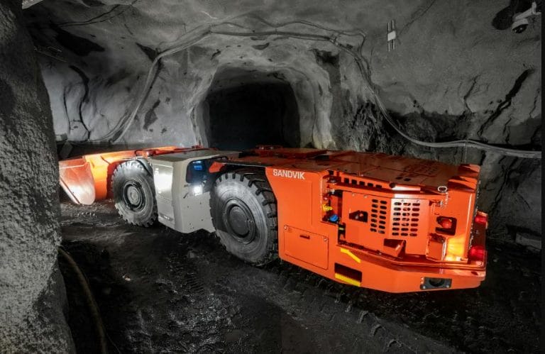 Mengenal Tentang Underground Loader Mesin yang digunakan dalam Industri Pertambangan Bawah Tanah